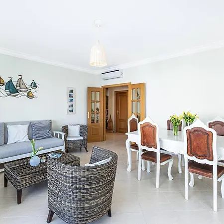 Algarve Modern Flat Pool-parking-ac Nearby Appartamento *